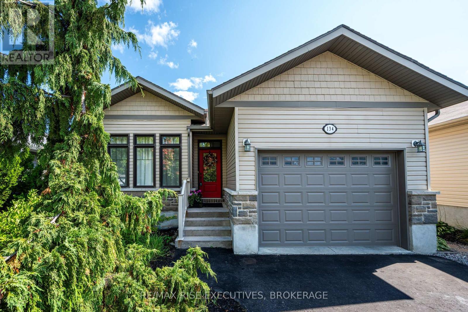Property at 134 ISLANDVIEW DRIVE image 1