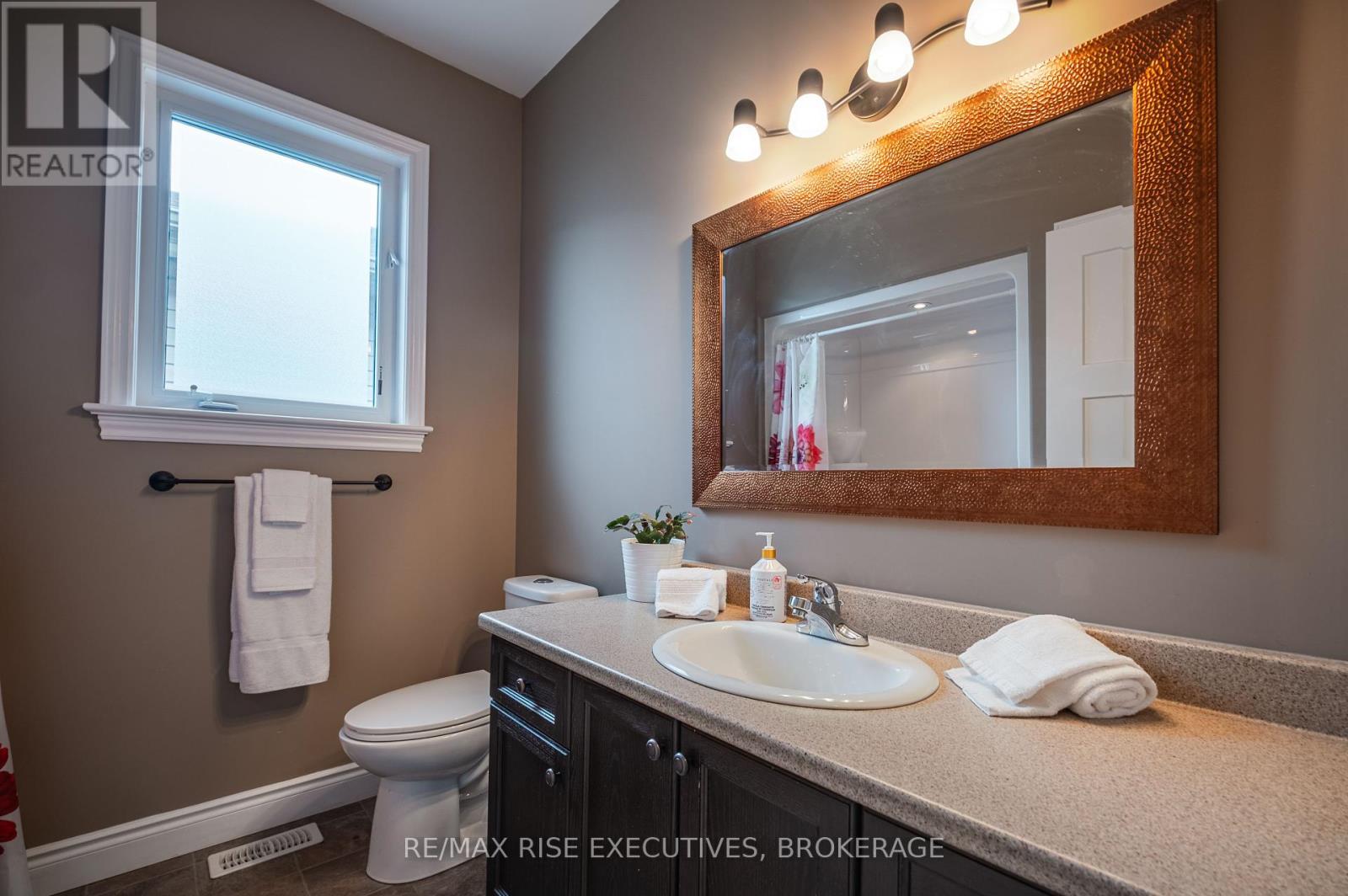 Property at 134 ISLANDVIEW DRIVE image 5