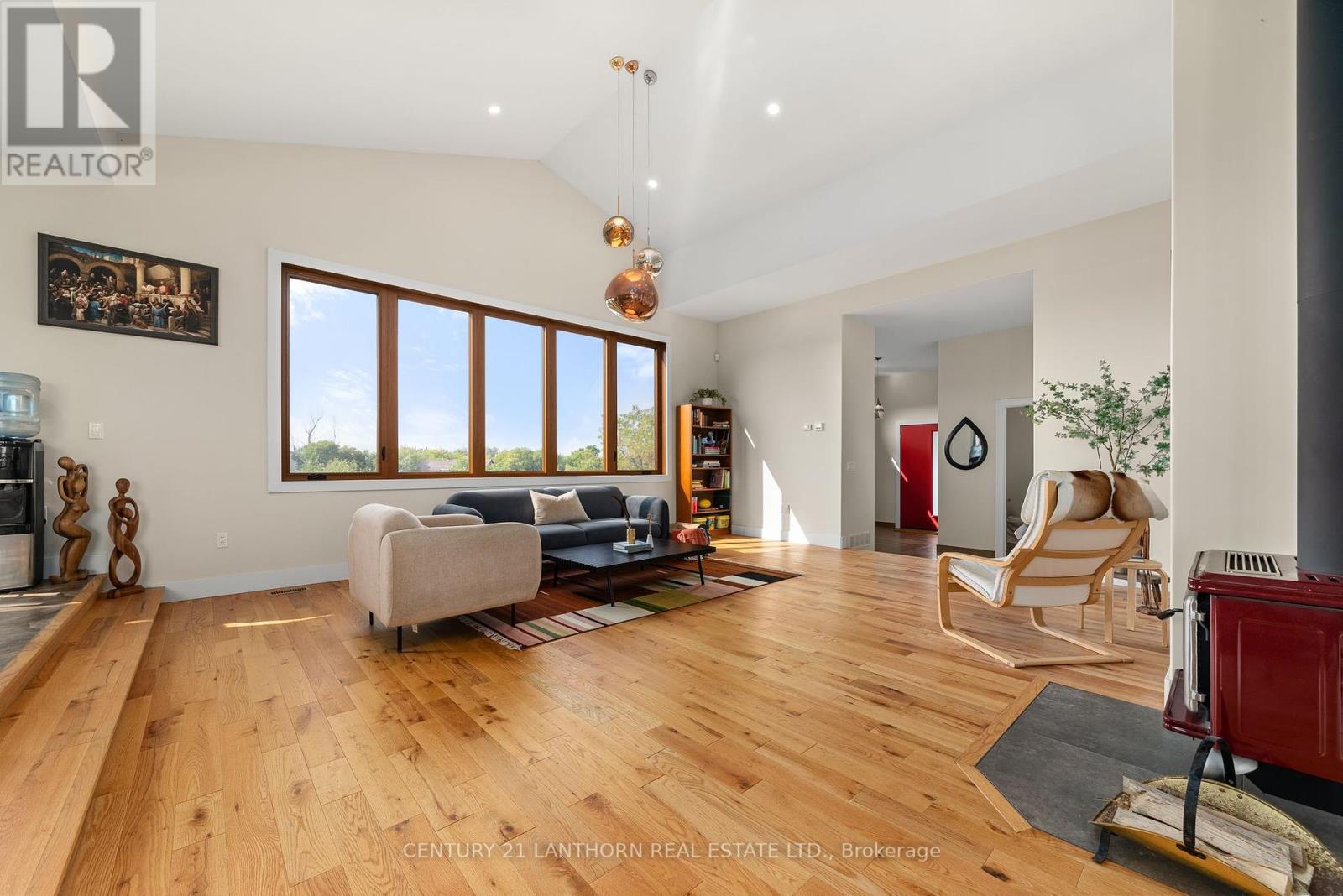 581 Frankford Road, Quinte West (Frankford Ward), Ontario  K0K 2B0 - Photo 12 - X12393418