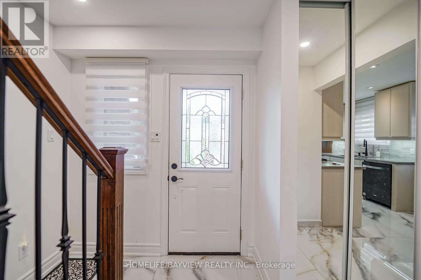 63 Seaton Drive, Aurora, Ontario  L4G 3W9 - Photo 10 - N12393376