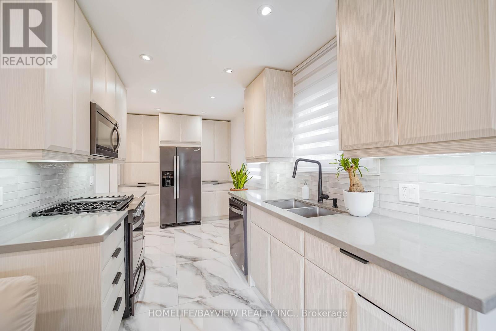 63 Seaton Drive, Aurora, Ontario  L4G 3W9 - Photo 15 - N12393376
