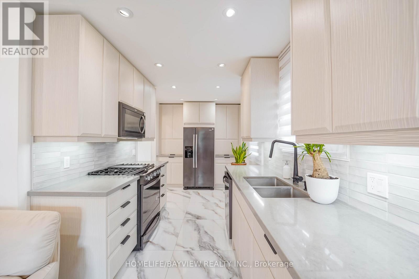 63 Seaton Drive, Aurora, Ontario  L4G 3W9 - Photo 16 - N12393376