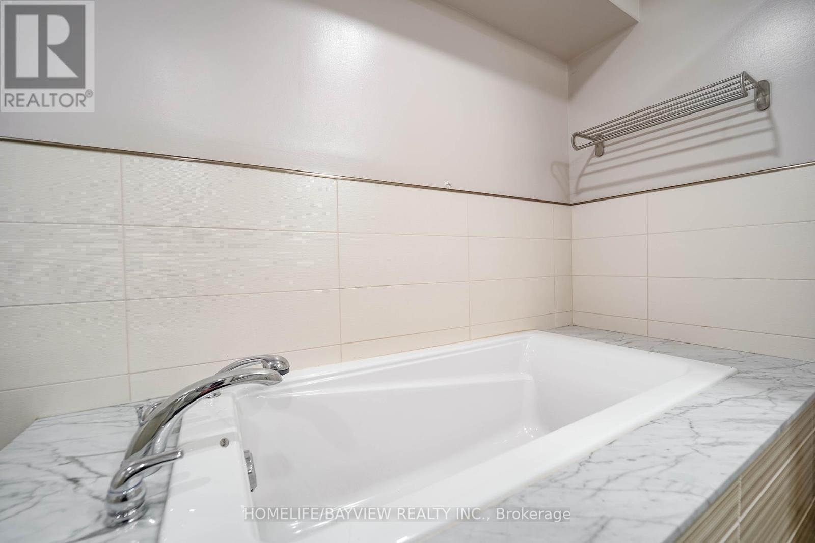 63 Seaton Drive, Aurora, Ontario  L4G 3W9 - Photo 35 - N12393376