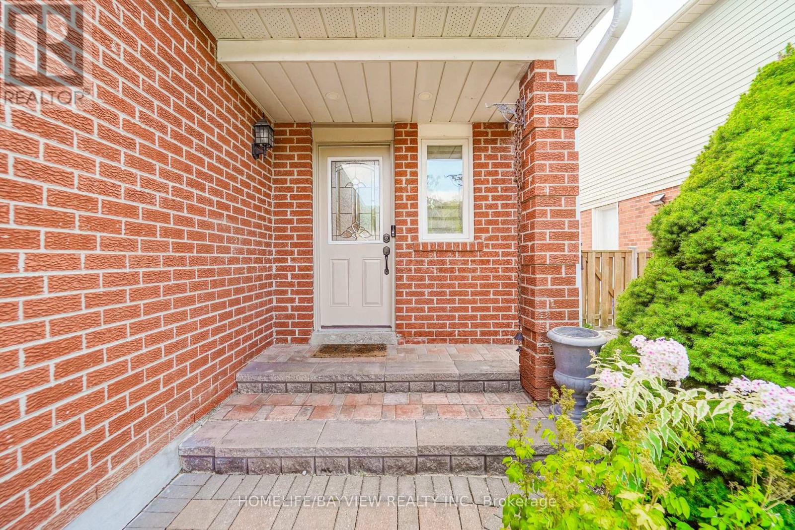 63 Seaton Drive, Aurora, Ontario  L4G 3W9 - Photo 9 - N12393376