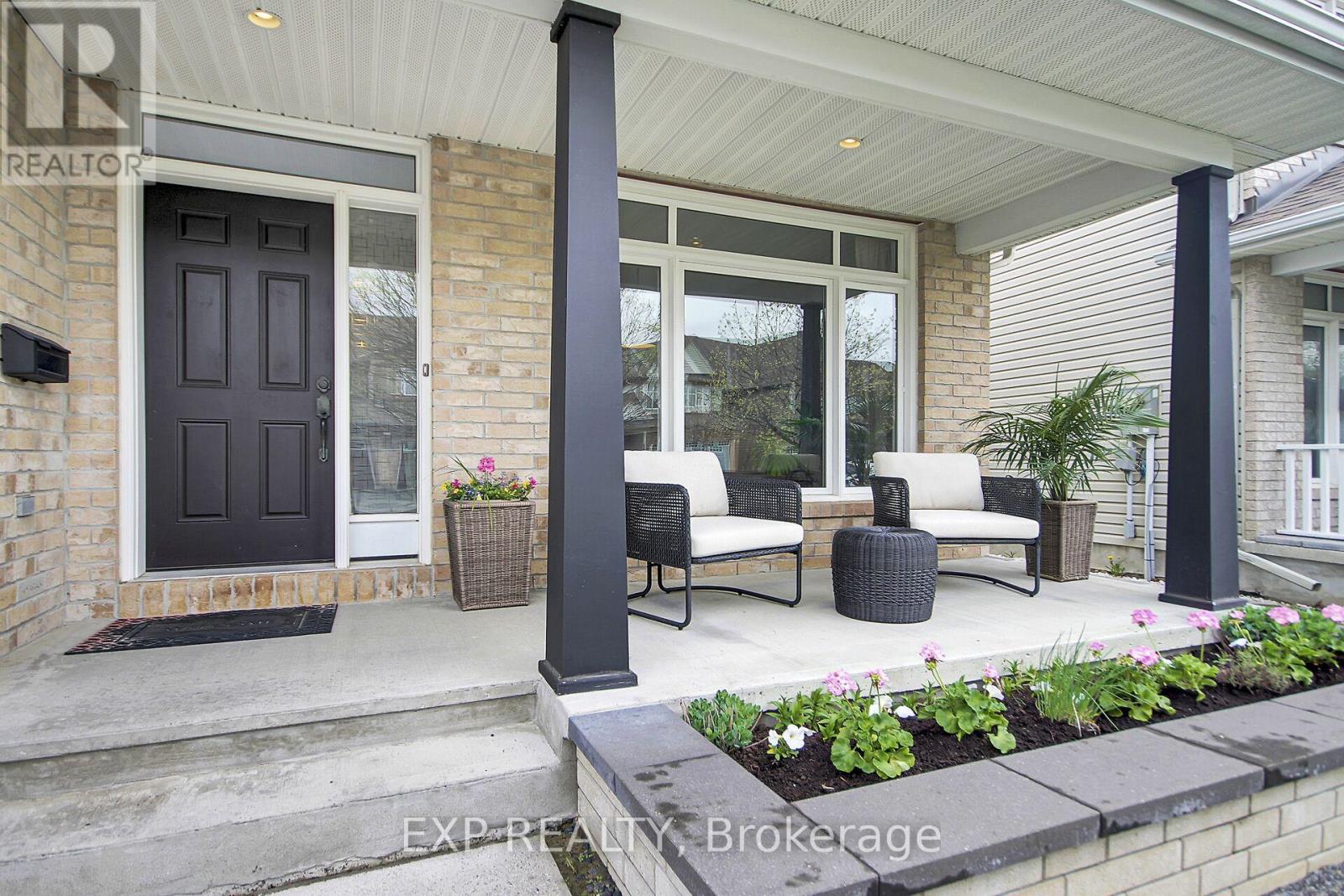 132 Gracewood Crescent, Ottawa, Ontario  K1T 0J5 - Photo 2 - X12393429