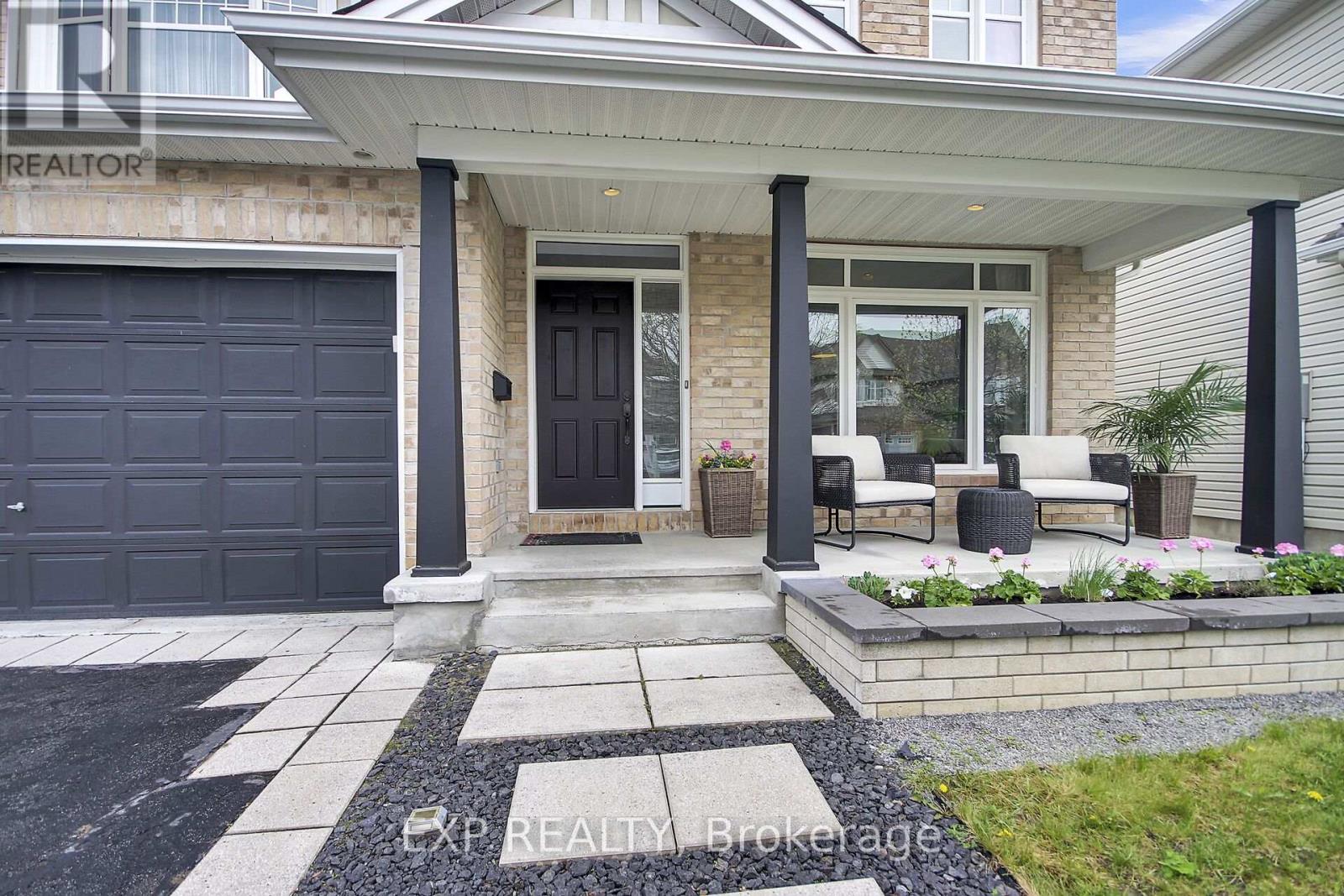 132 Gracewood Crescent, Ottawa, Ontario  K1T 0J5 - Photo 3 - X12393429
