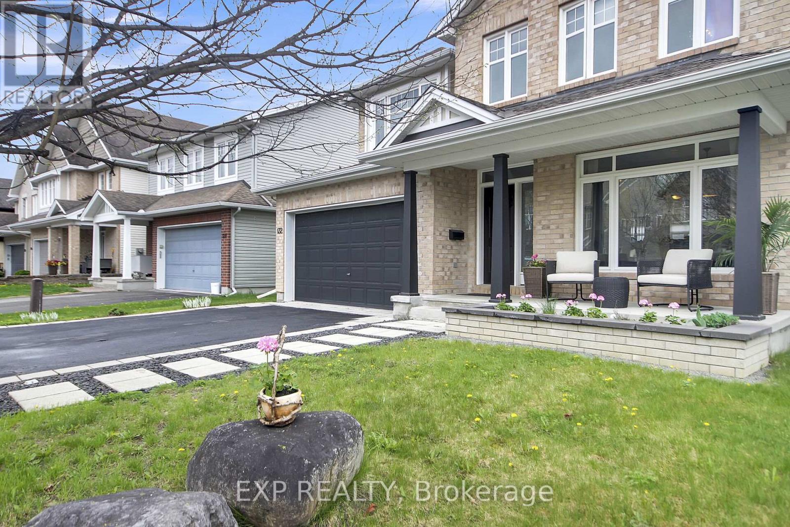 132 Gracewood Crescent, Ottawa, Ontario  K1T 0J5 - Photo 4 - X12393429