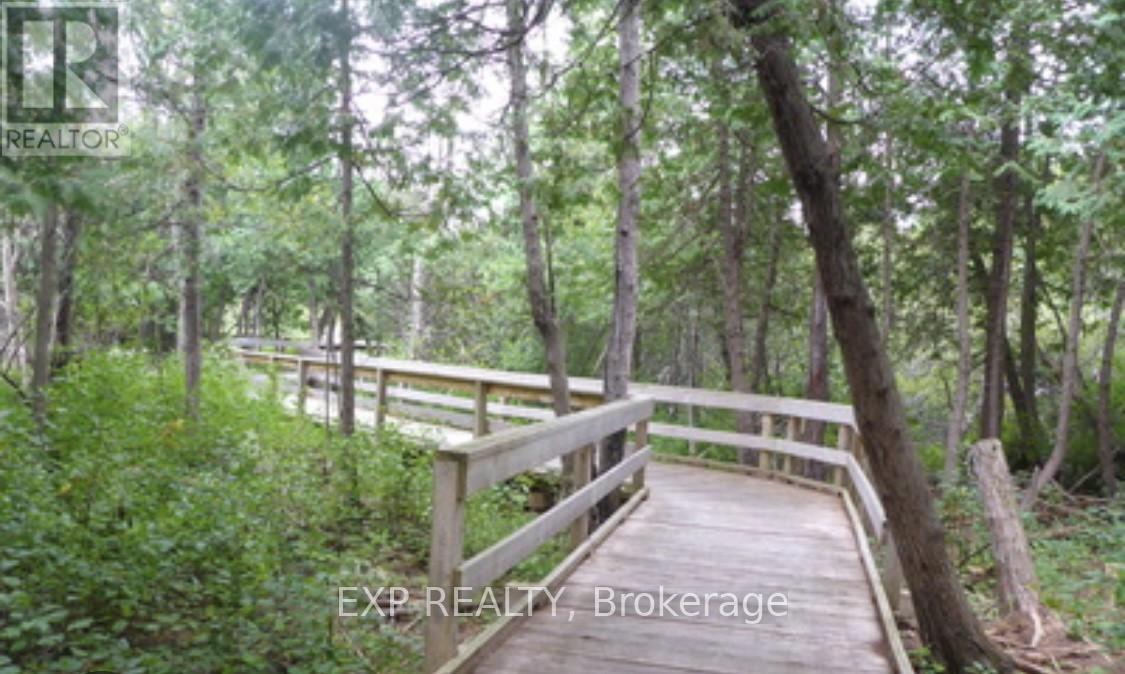 132 Gracewood Crescent, Ottawa, Ontario  K1T 0J5 - Photo 47 - X12393429
