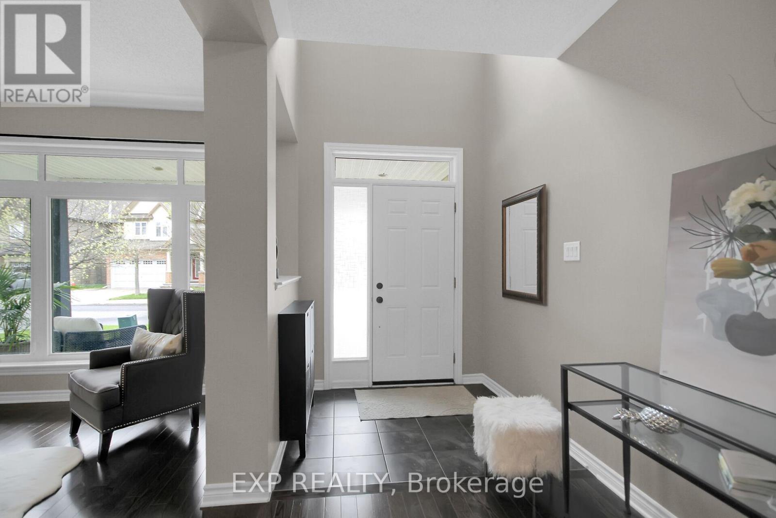 132 Gracewood Crescent, Ottawa, Ontario  K1T 0J5 - Photo 5 - X12393429