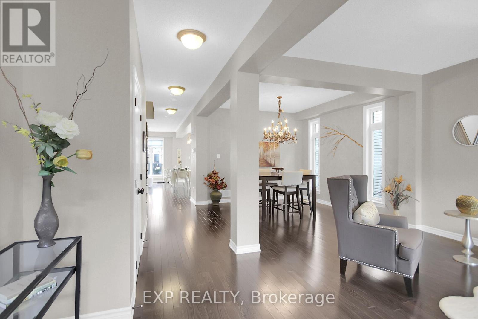 132 Gracewood Crescent, Ottawa, Ontario  K1T 0J5 - Photo 6 - X12393429