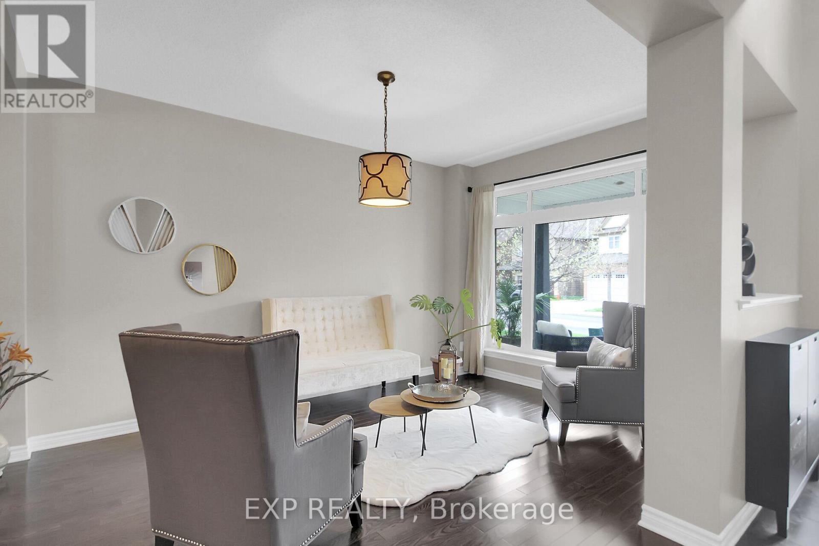 132 Gracewood Crescent, Ottawa, Ontario  K1T 0J5 - Photo 8 - X12393429