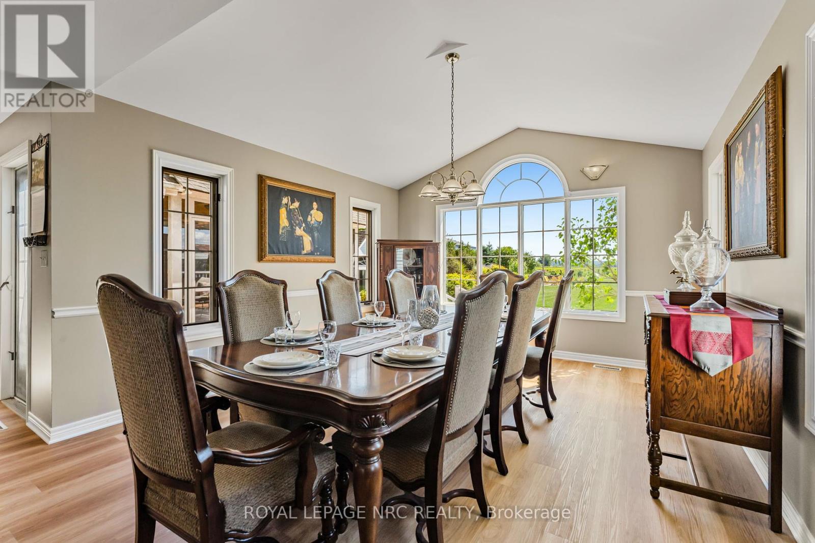 1053 Line 3 Road, Niagara-On-The-Lake, Ontario  L0S 1J0 - Photo 10 - X12393394