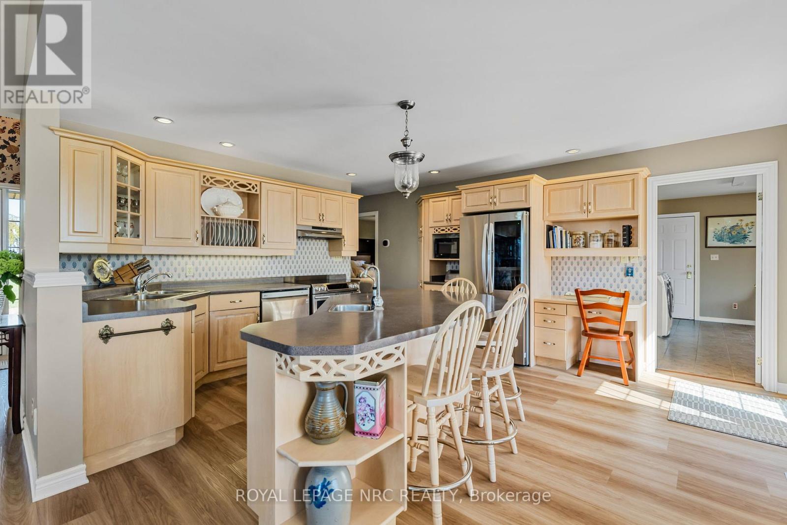 1053 Line 3 Road, Niagara-On-The-Lake, Ontario  L0S 1J0 - Photo 12 - X12393394