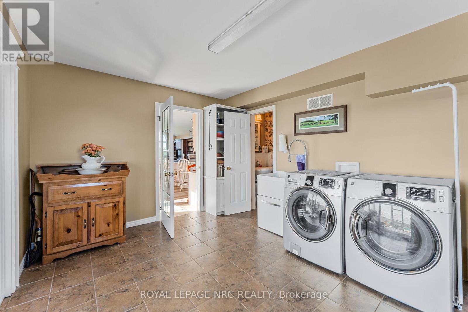 1053 Line 3 Road, Niagara-On-The-Lake, Ontario  L0S 1J0 - Photo 15 - X12393394