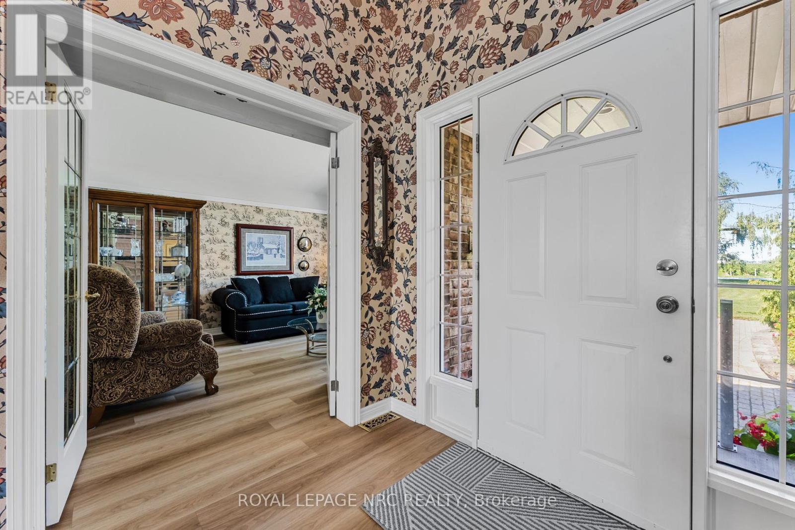 1053 Line 3 Road, Niagara-On-The-Lake, Ontario  L0S 1J0 - Photo 5 - X12393394