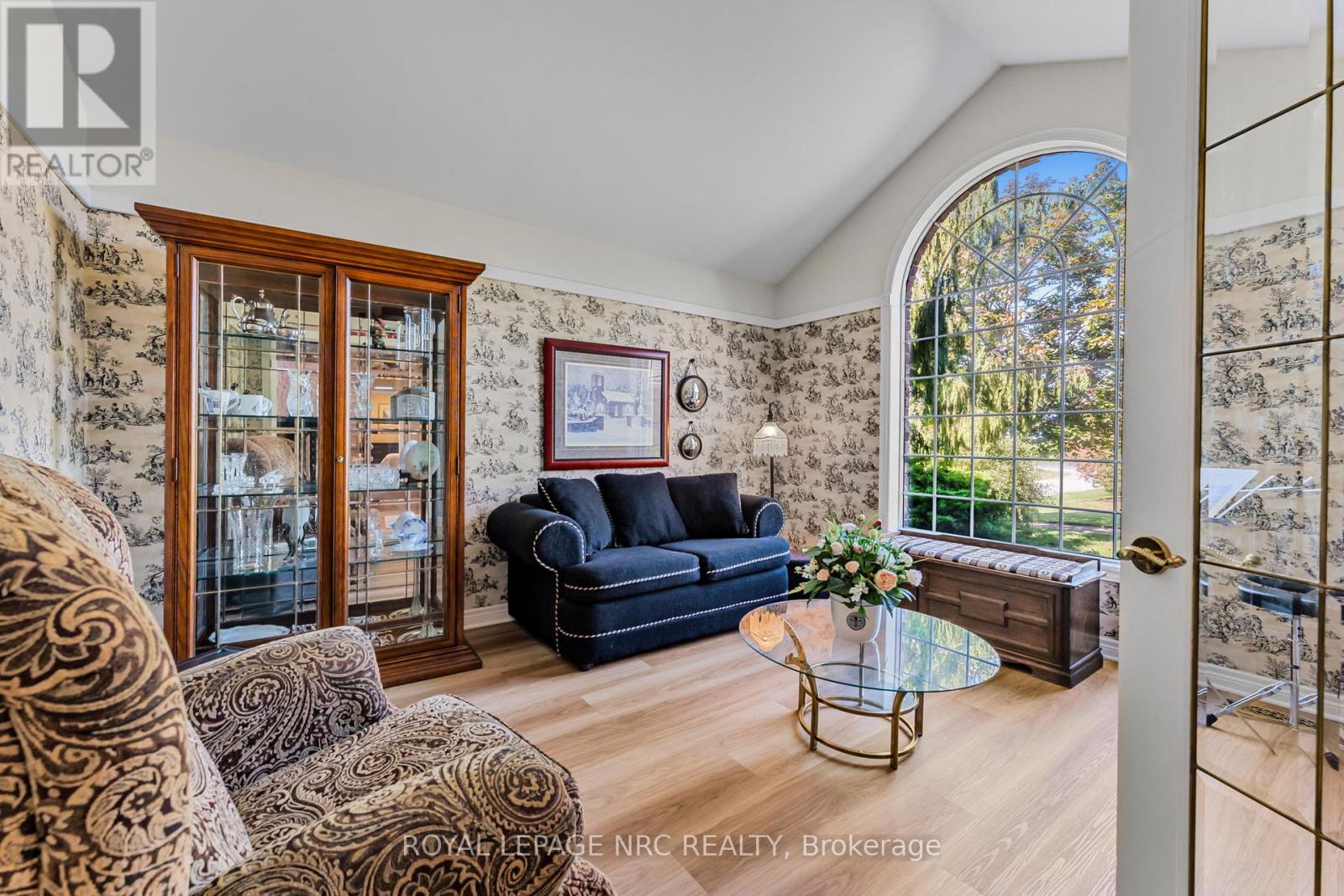 1053 Line 3 Road, Niagara-On-The-Lake, Ontario  L0S 1J0 - Photo 6 - X12393394