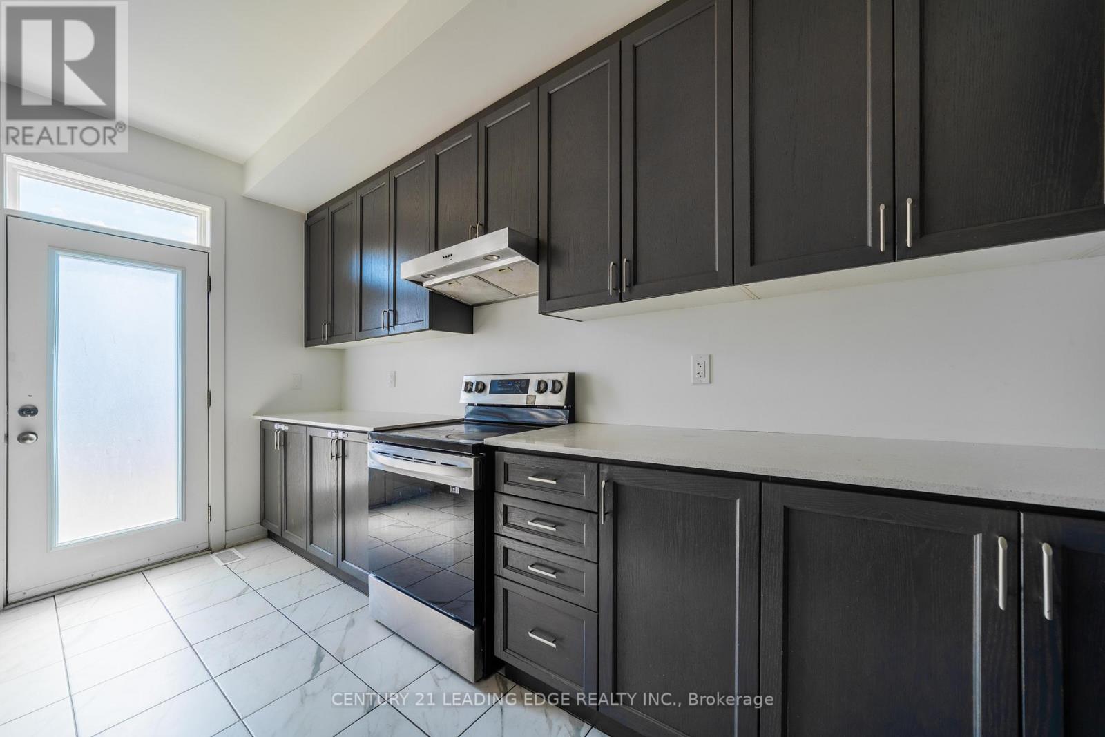77 Kentledge Avenue, East Gwillimbury, Ontario  L9N 0V9 - Photo 4 - N12363953