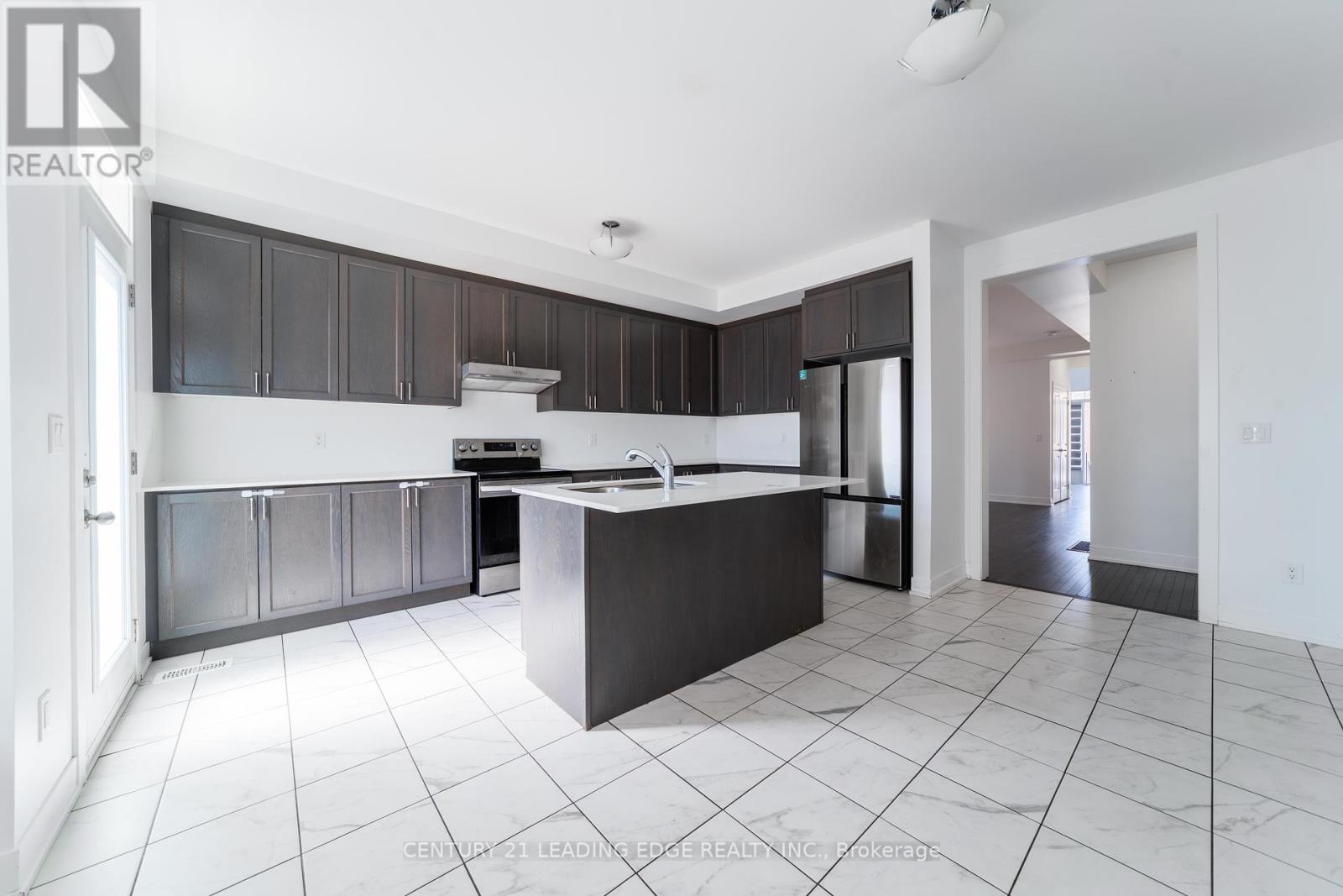 77 Kentledge Avenue, East Gwillimbury, Ontario  L9N 0V9 - Photo 2 - N12363953