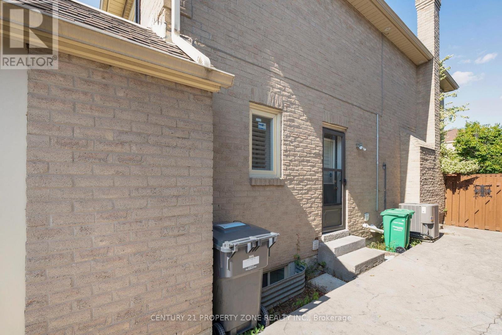 45 Nottingham Crescent, Brampton (Westgate), Ontario  L6S 4G3 - Photo 40 - W12393371