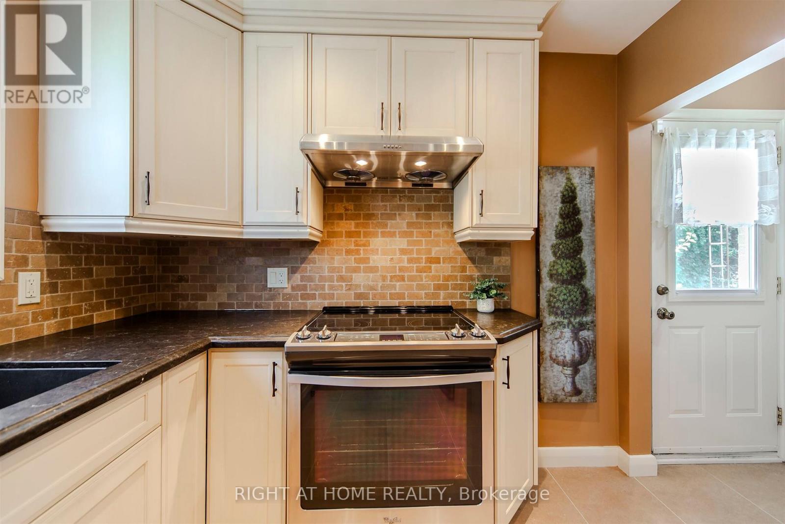 596 Wychwood Street, Oshawa, Ontario  L1G 2T3 - Photo 17 - E12393440
