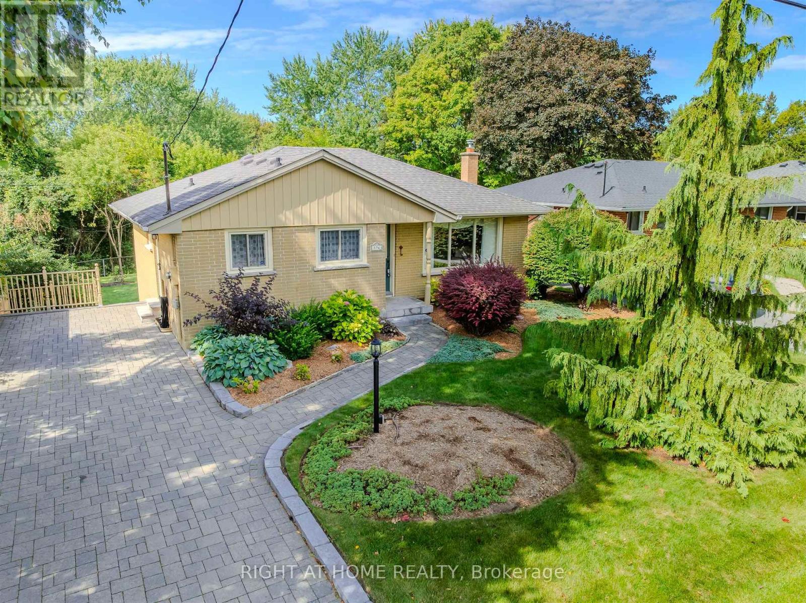 596 Wychwood Street, Oshawa, Ontario  L1G 2T3 - Photo 2 - E12393440