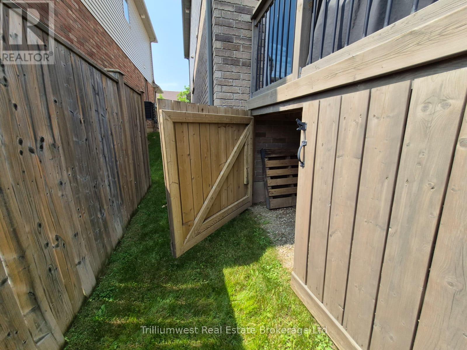 210 Couling Crescent, Guelph, Ontario  N1E 0L4 - Photo 28 - X12378089