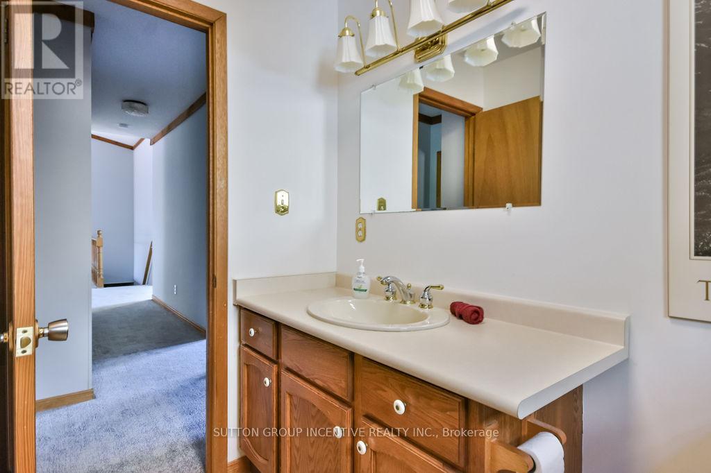 199 Anne Street N, Barrie, Ontario  L4N 4T4 - Photo 32 - S12393412
