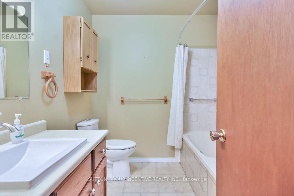 199 Anne Street N, Barrie, Ontario  L4N 4T4 - Photo 37 - S12393412