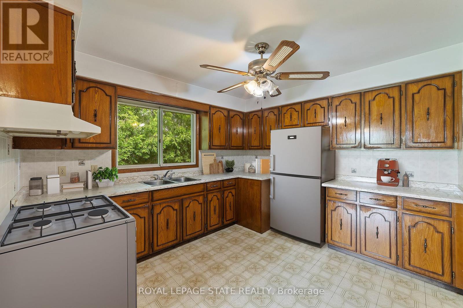 240 Mud Street W, Grimsby, Ontario  L0R 1M0 - Photo 14 - X12391234
