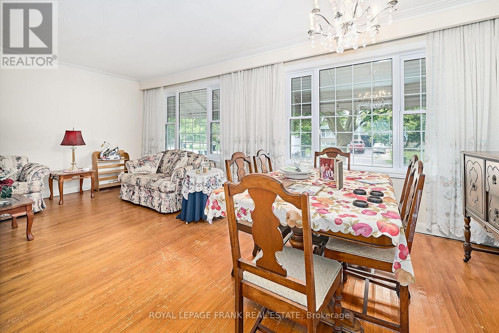 28 Winnipeg Road, Toronto, Ontario  M9P 2E4 - Photo 10 - W12393513
