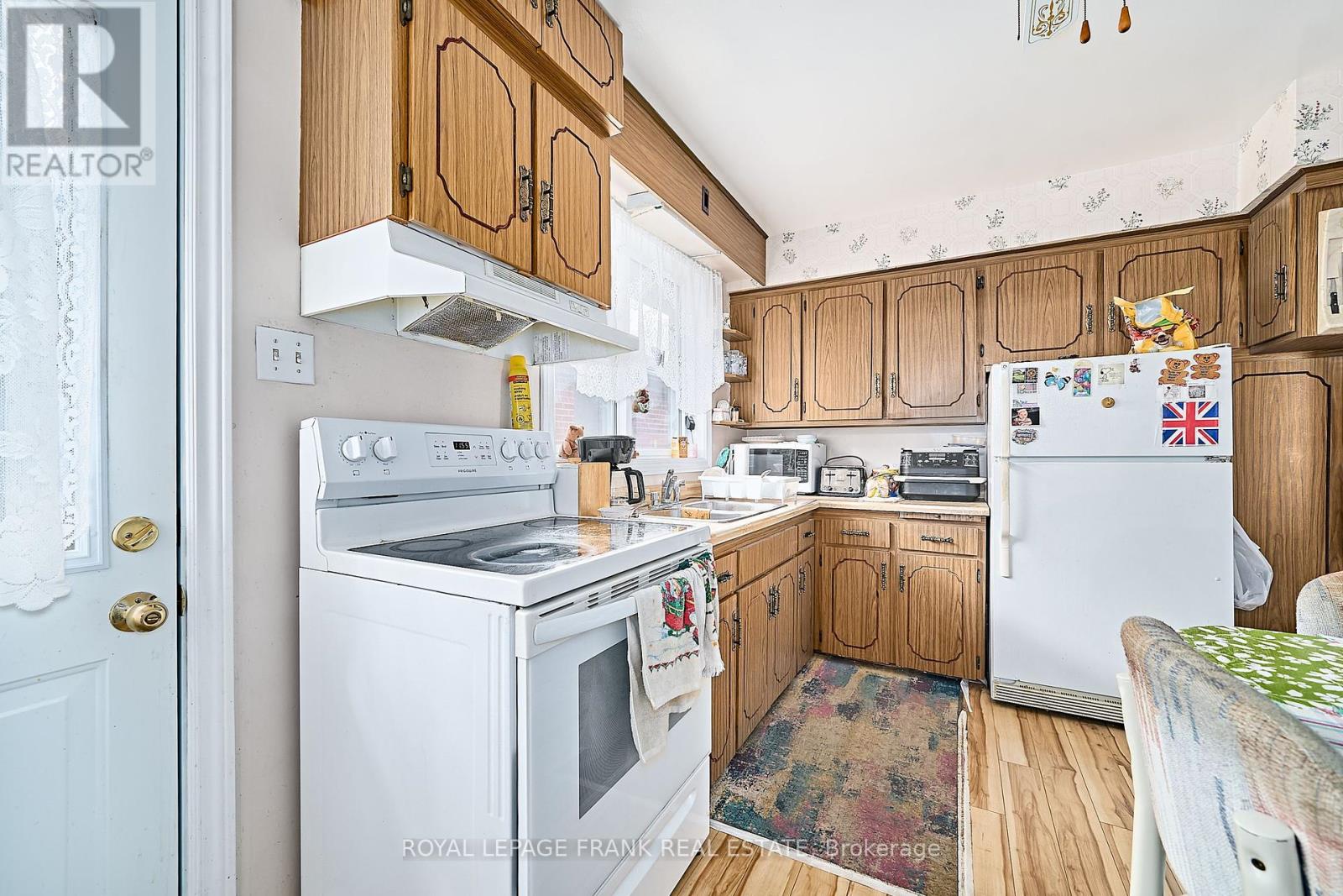 28 Winnipeg Road, Toronto, Ontario  M9P 2E4 - Photo 12 - W12393513