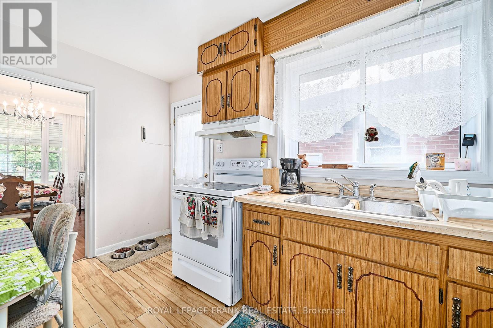 28 Winnipeg Road, Toronto, Ontario  M9P 2E4 - Photo 13 - W12393513