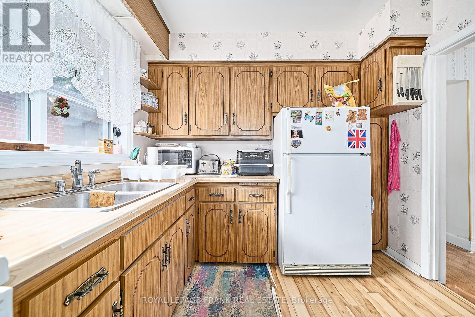 28 Winnipeg Road, Toronto, Ontario  M9P 2E4 - Photo 14 - W12393513