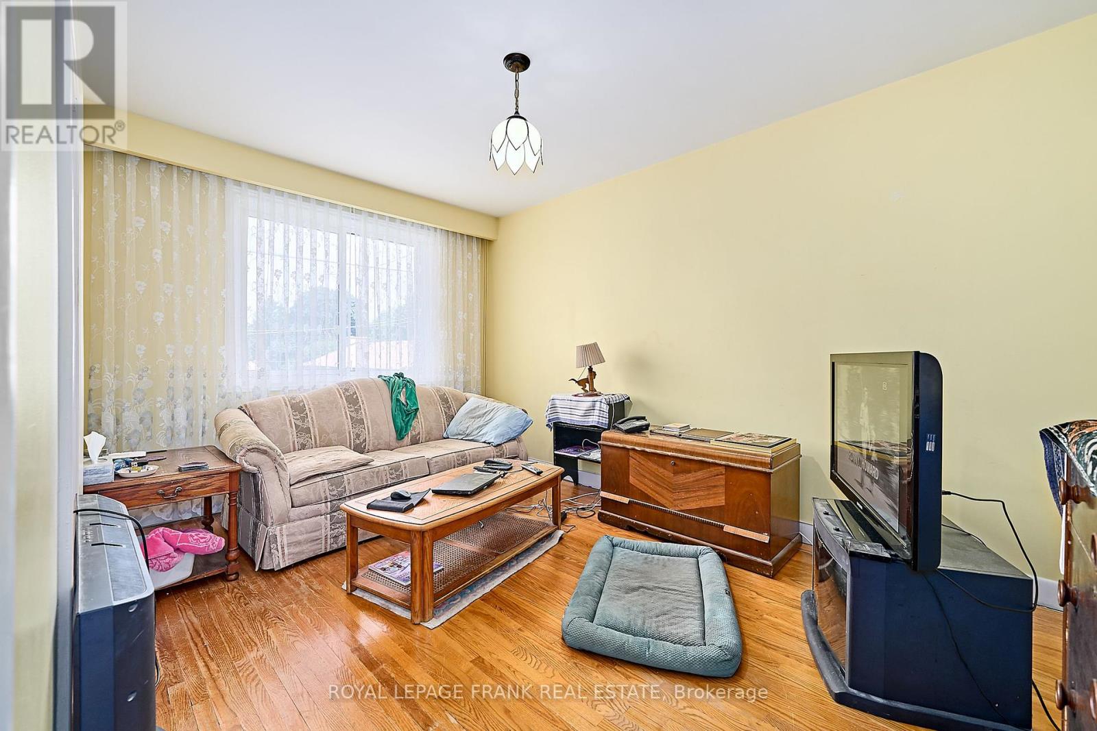 28 Winnipeg Road, Toronto, Ontario  M9P 2E4 - Photo 17 - W12393513