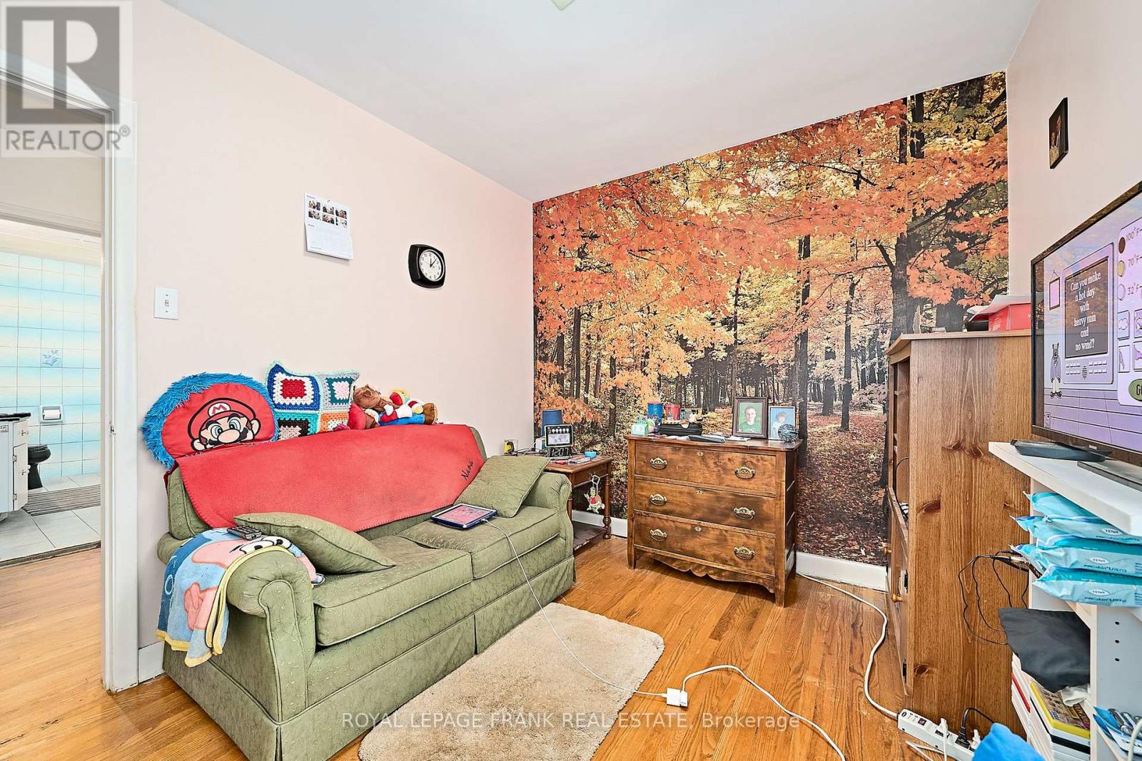 28 Winnipeg Road, Toronto, Ontario  M9P 2E4 - Photo 18 - W12393513