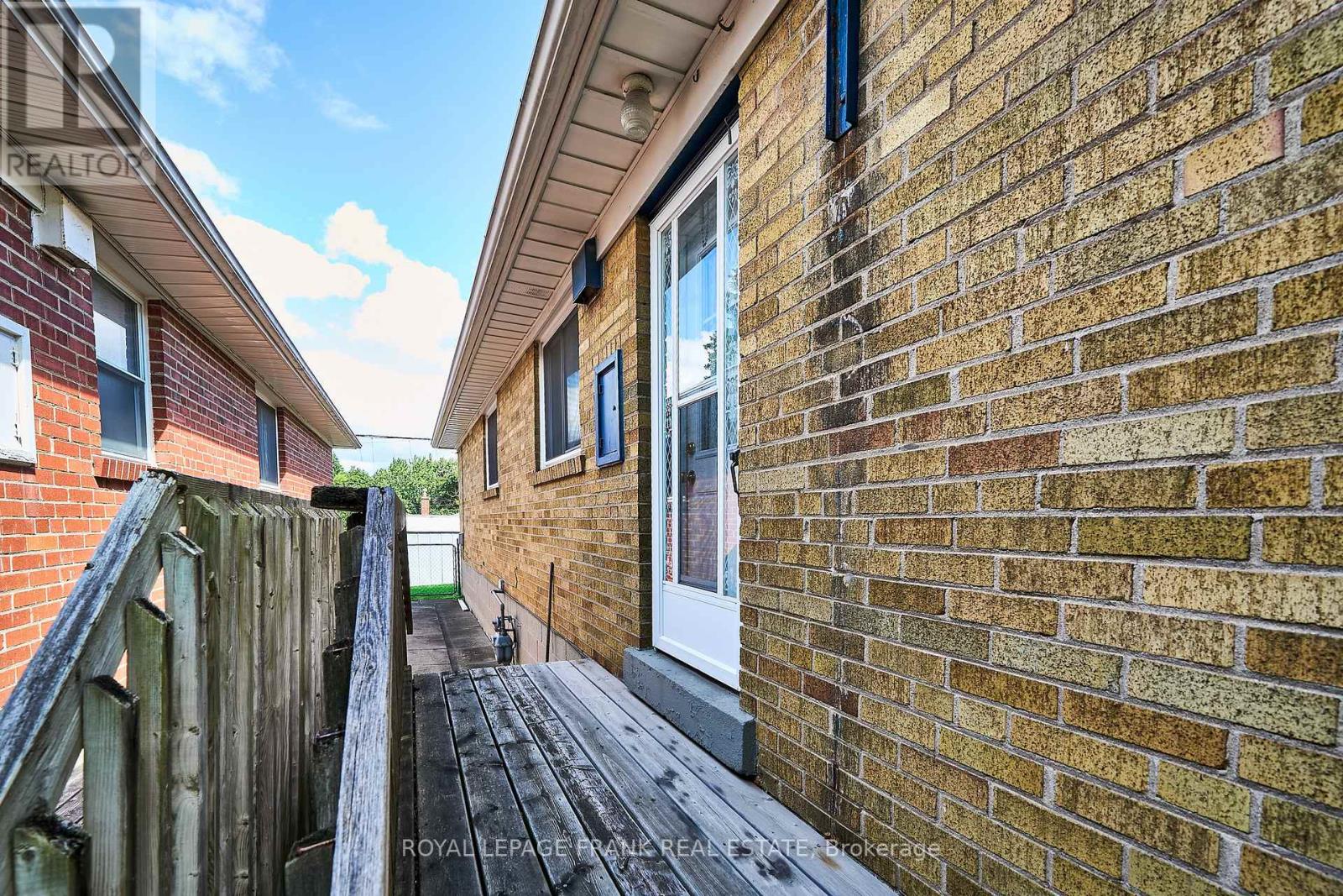 28 Winnipeg Road, Toronto, Ontario  M9P 2E4 - Photo 24 - W12393513