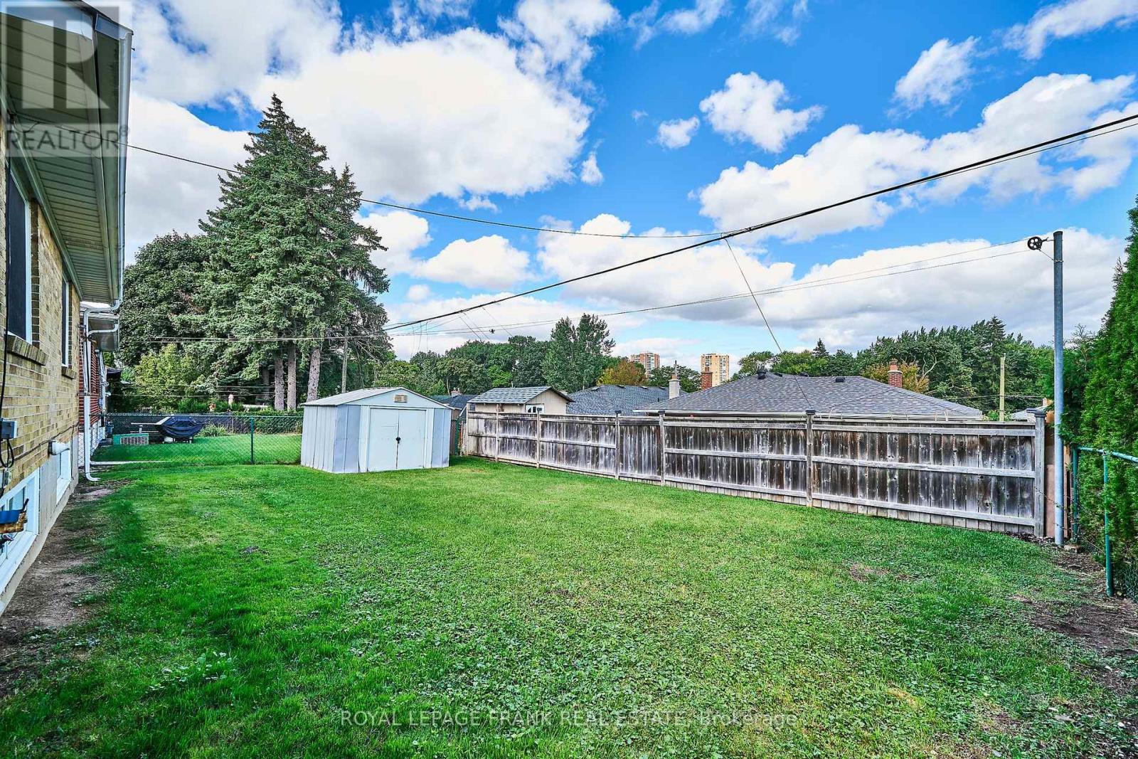 28 Winnipeg Road, Toronto, Ontario  M9P 2E4 - Photo 25 - W12393513