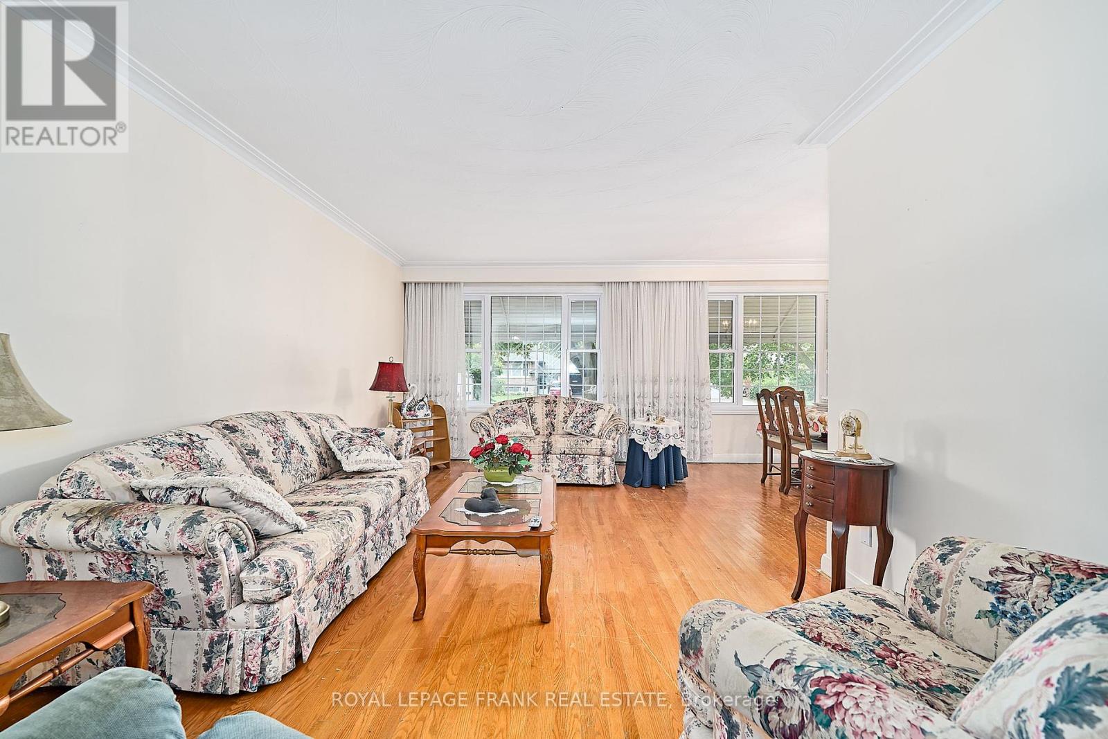 28 Winnipeg Road, Toronto, Ontario  M9P 2E4 - Photo 6 - W12393513