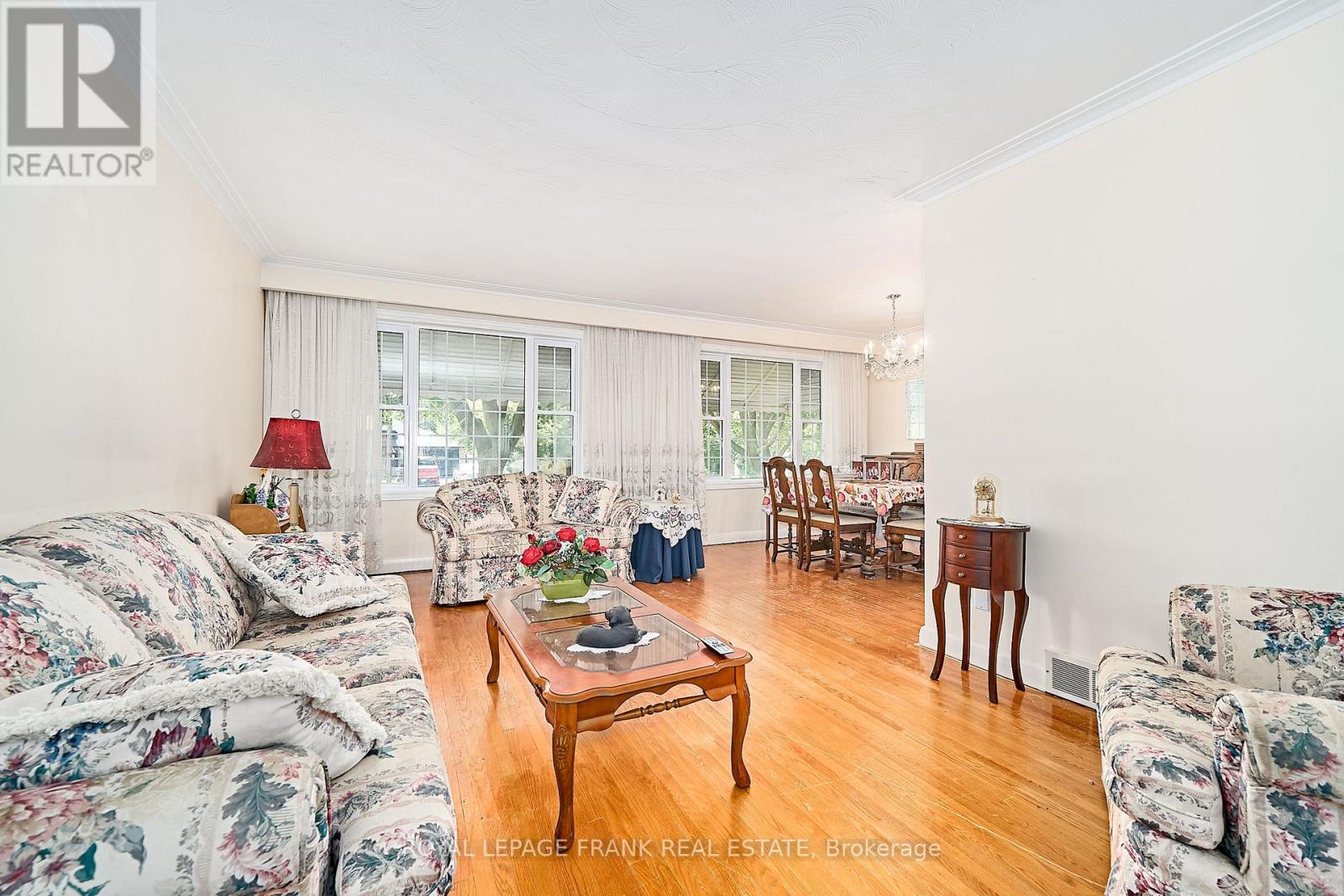 28 Winnipeg Road, Toronto, Ontario  M9P 2E4 - Photo 8 - W12393513