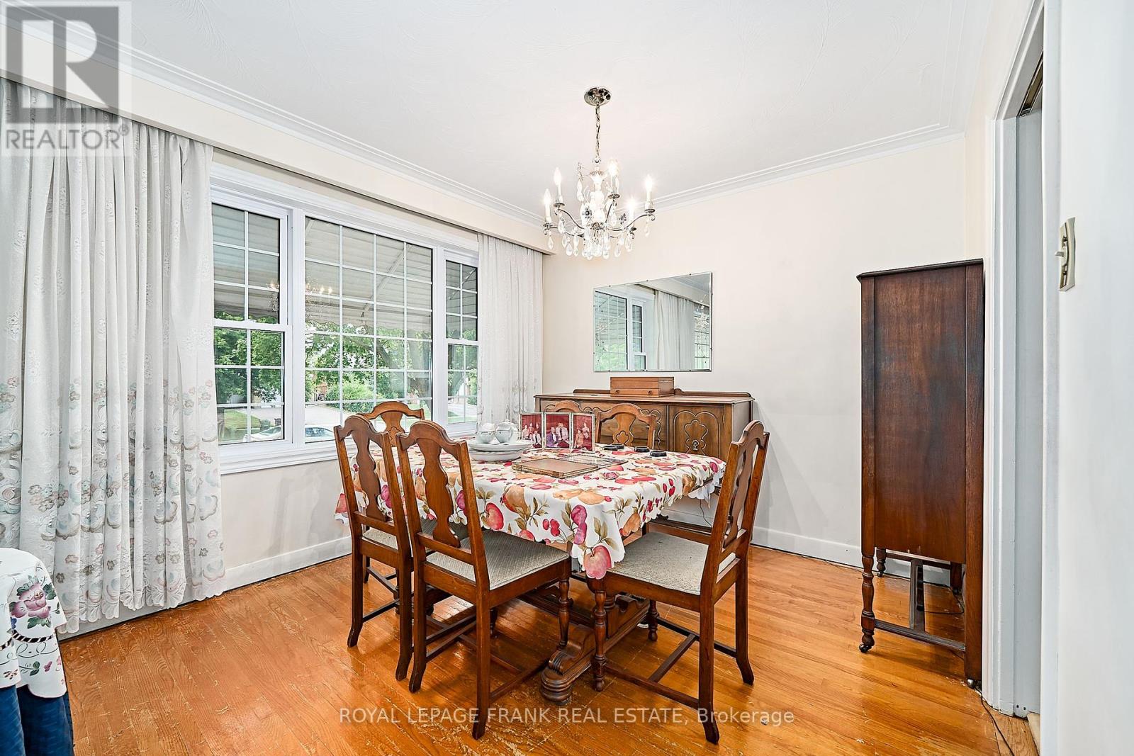 28 Winnipeg Road, Toronto, Ontario  M9P 2E4 - Photo 9 - W12393513