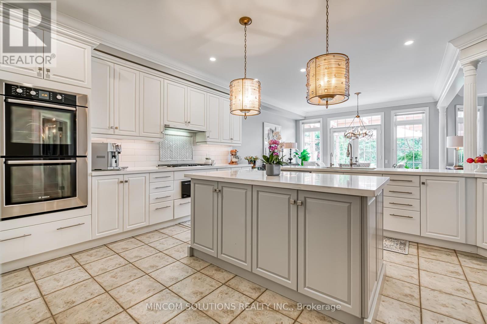 35 Links Lane, Brampton (Credit Valley), Ontario  L6Y 5H2 - Photo 11 - W12393423