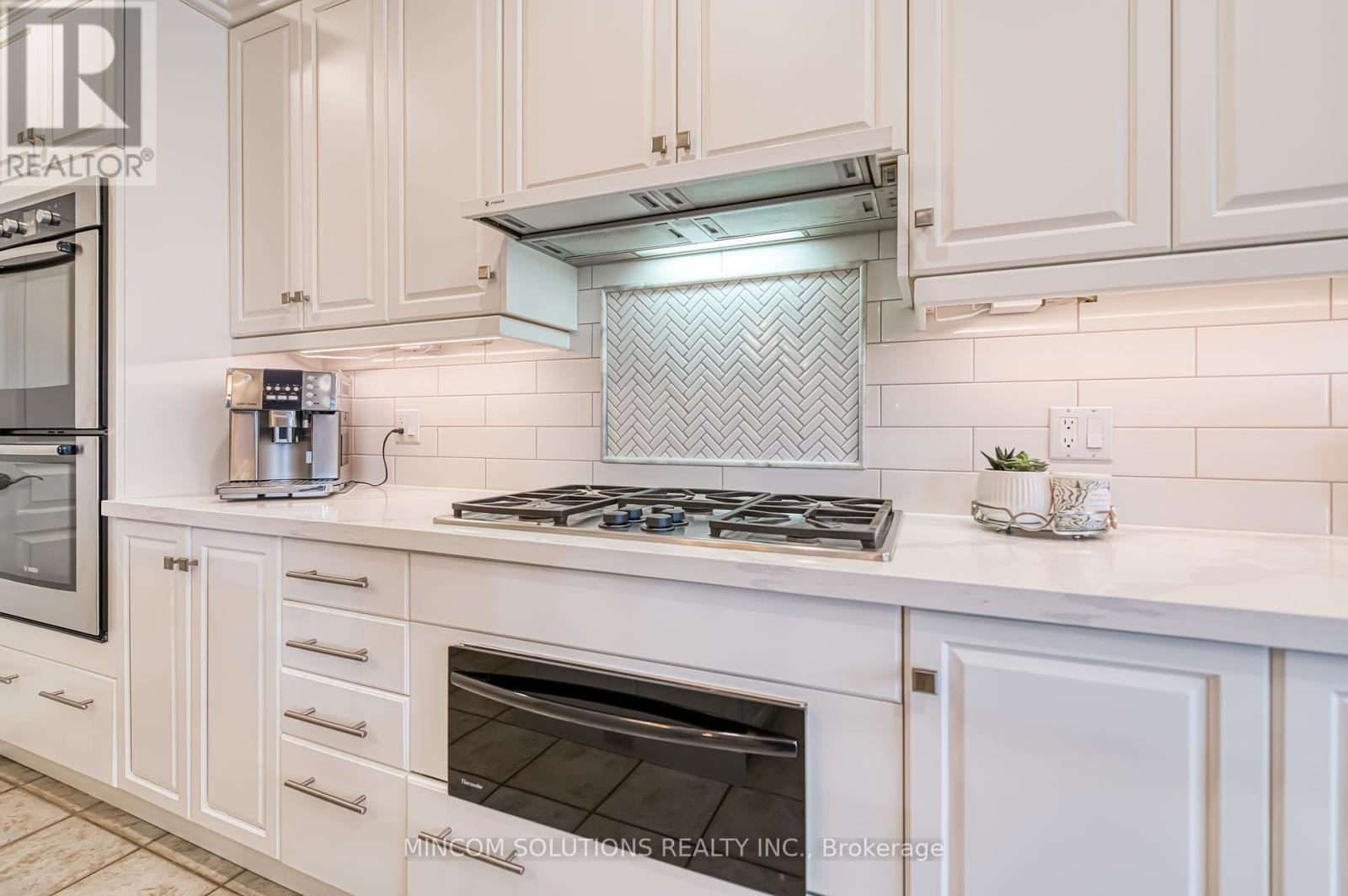 35 Links Lane, Brampton (Credit Valley), Ontario  L6Y 5H2 - Photo 12 - W12393423
