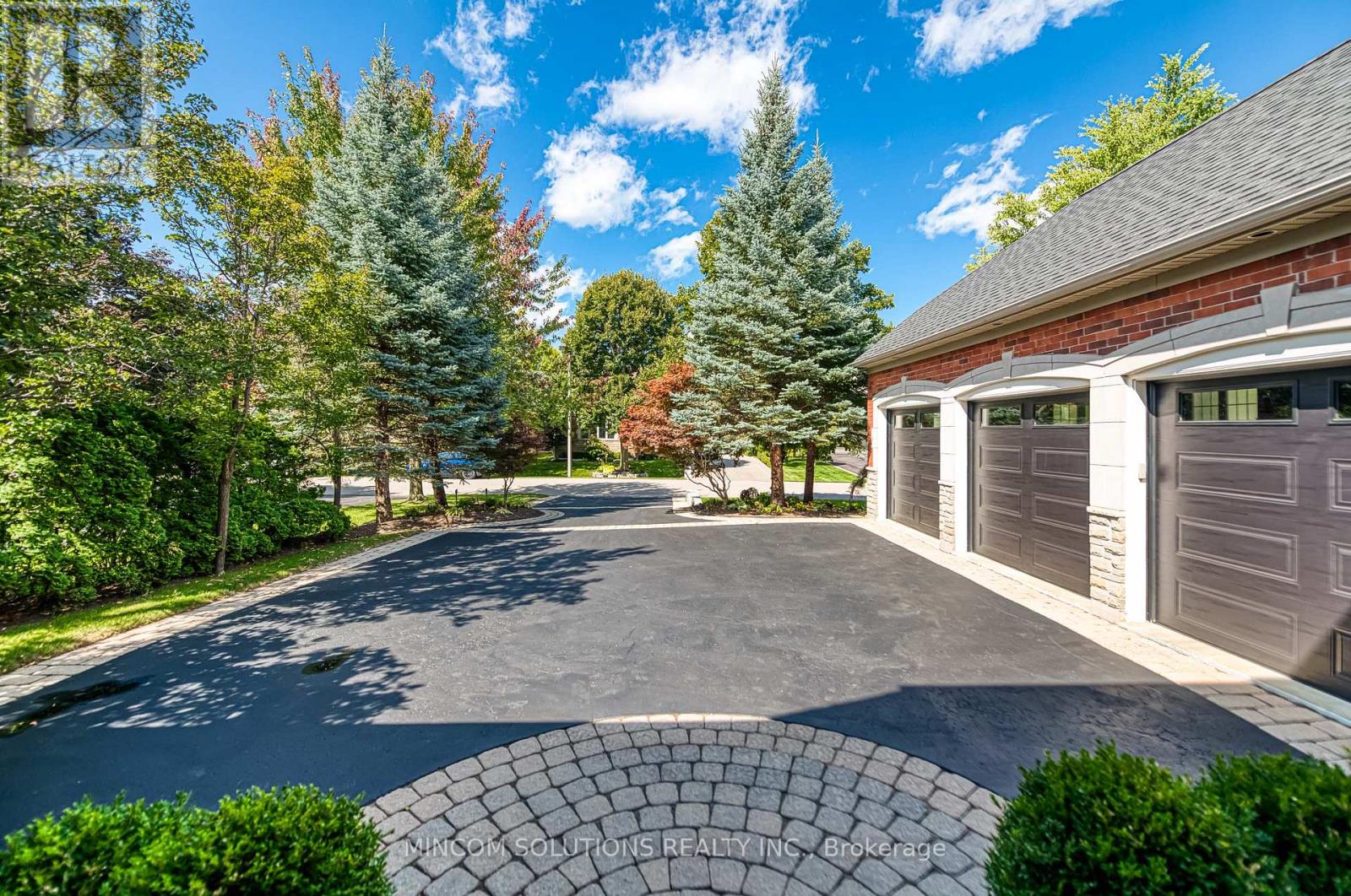 Property at 35 LINKS LANE image 2