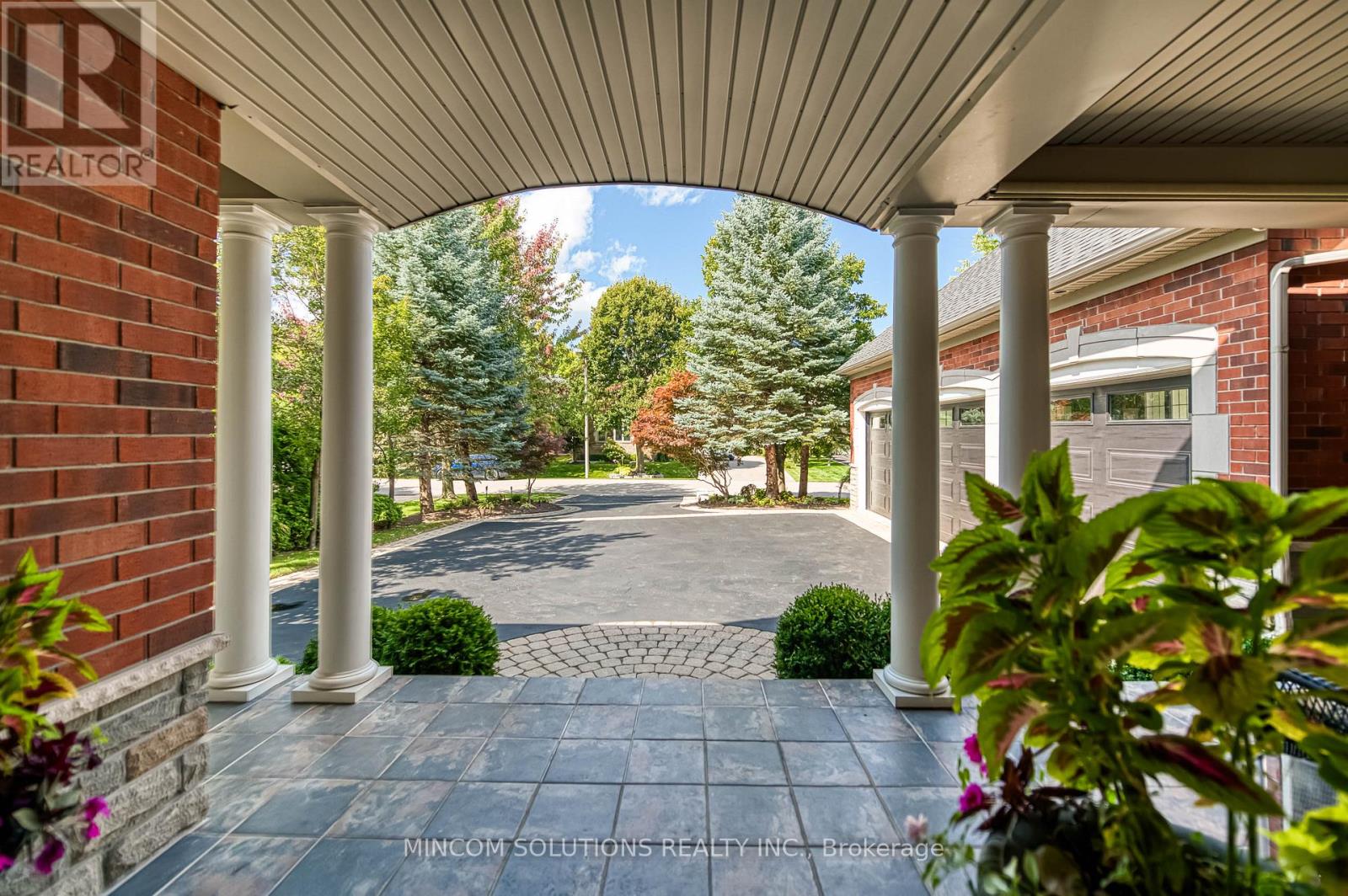 Property at 35 LINKS LANE image 3