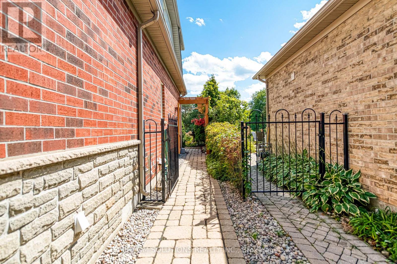 35 Links Lane, Brampton (Credit Valley), Ontario  L6Y 5H2 - Photo 32 - W12393423