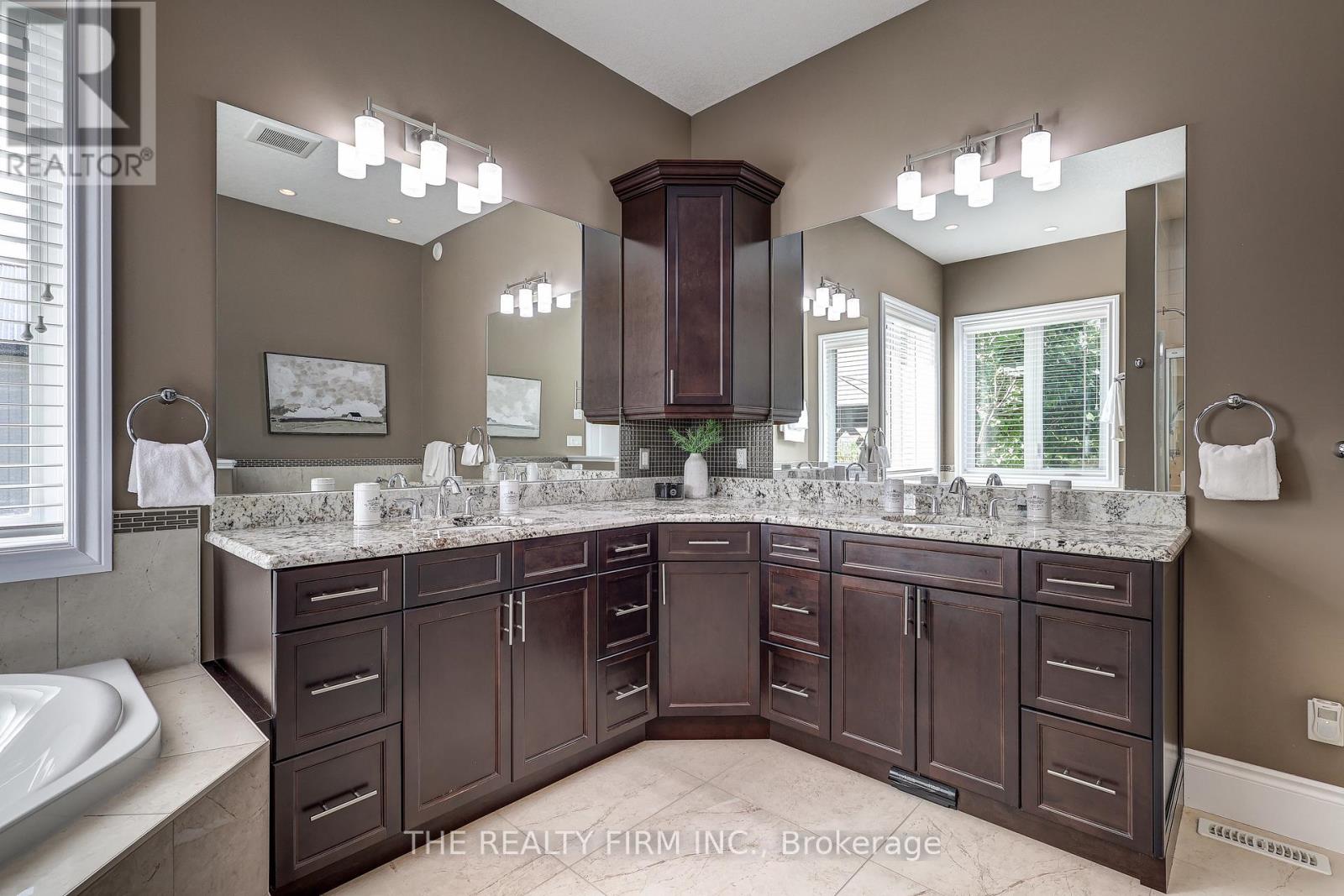 22060 Nissouri Road, Thames Centre, Ontario  N0M 2P0 - Photo 25 - X12393467