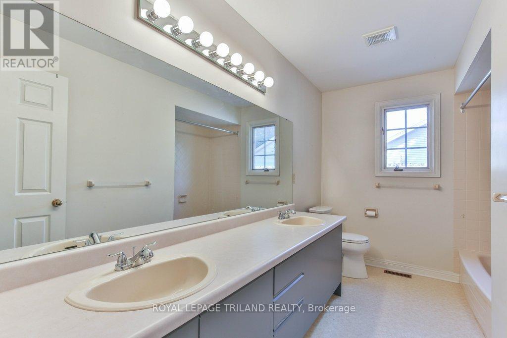 97 Timber Drive, London South, Ontario  N6K 3V6 - Photo 41 - X12393493