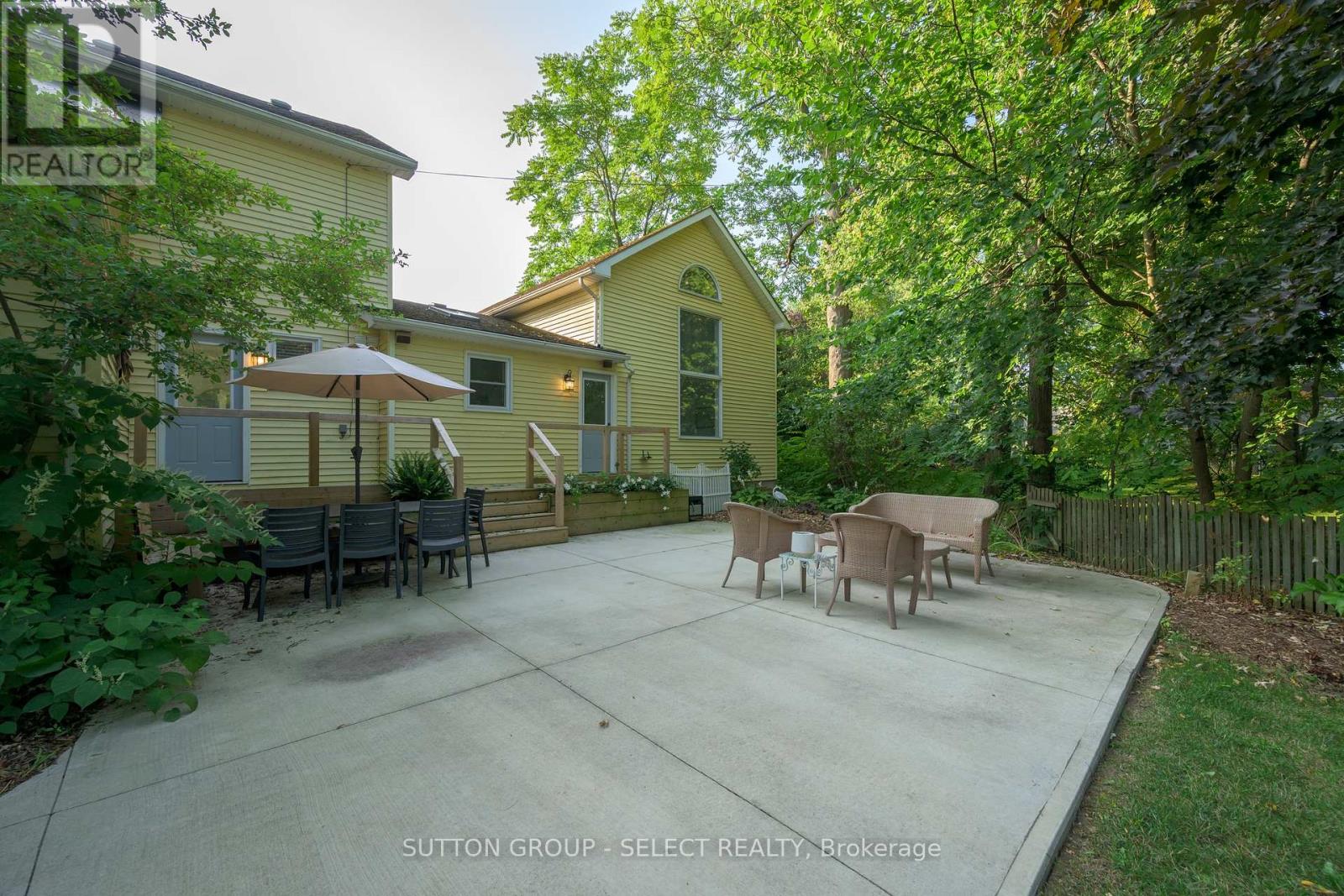 213 Main Street, Lucan Biddulph, Ontario  N0M 2J0 - Photo 10 - X12393560
