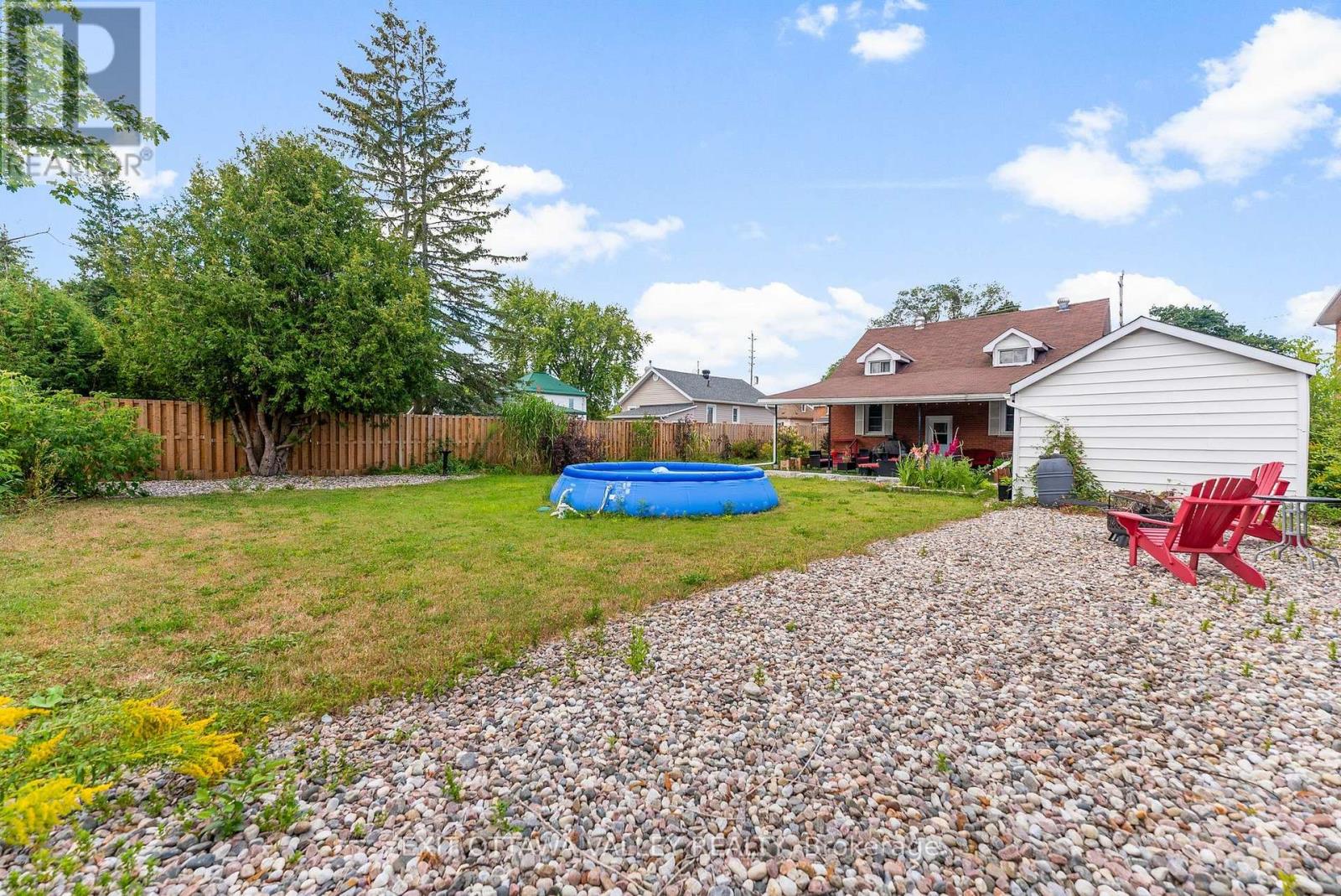 329 Third Avenue, Pembroke, Ontario  K8A 5G5 - Photo 8 - X12393541