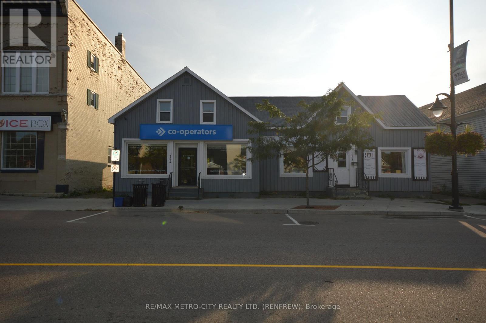 118/122 RAGLAN STREET S, Renfrew, Ontario
